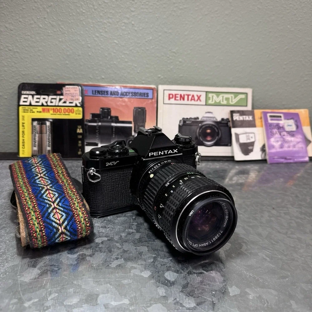 Asahi Pentax MV 1 35mm SLR Film Camera SMC Pentax-M Zoom‎ 1:2.8 ~ 4 40 ~ 80 mm